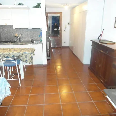 With Terrace Overlooking The Slope Apartment *