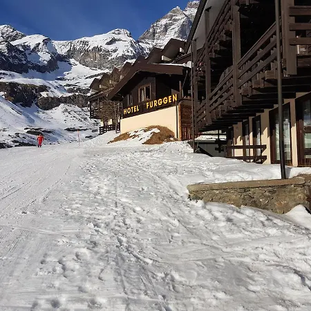 With Terrace Overlooking The Slope Apartman *