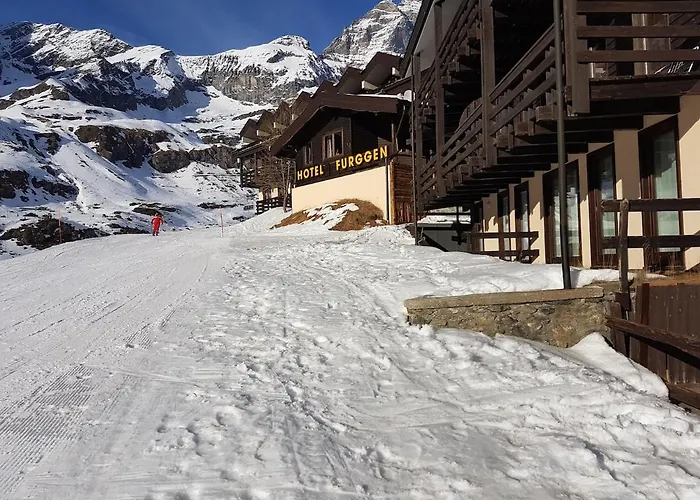 With Terrace Overlooking The Slope Daire *